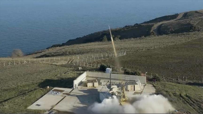 During the first firing test, the SIPER  missile successfully demonstrated the ability to detect, track and hit a high-speed target aircraft at a range exceeding 100 km (62 mi).