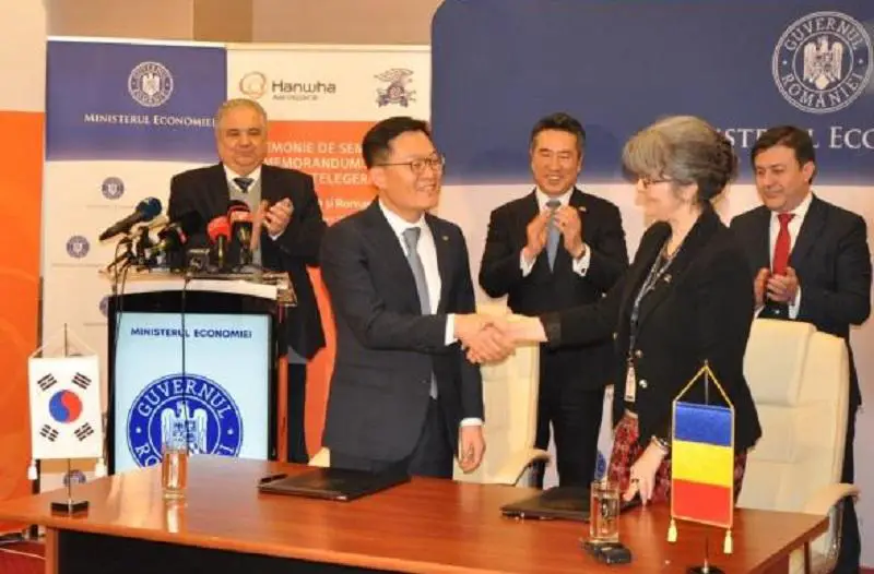 Hanwha Aerospace CEO Son Jae-il, (seated) and Florentina Micu, Romarm's director, signed a memorandum of understanding in Romania on Monday for the possible sale of K9 self-propelled howitzers to the Romanian Army.