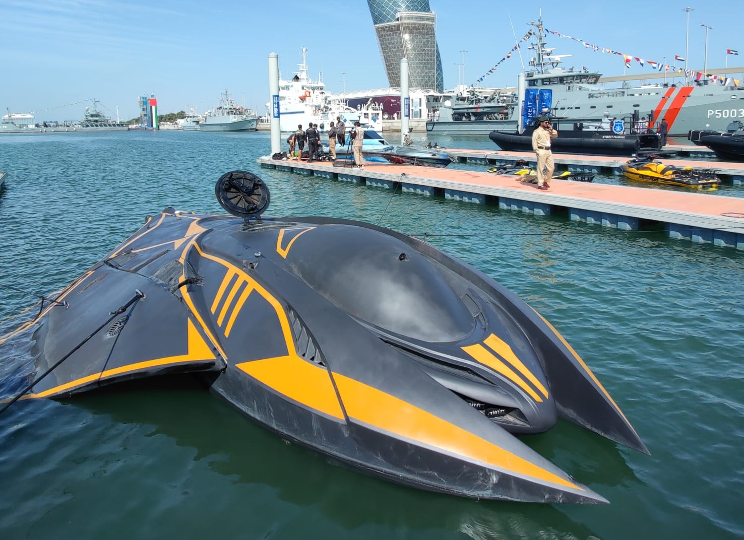 Highland Systems Unveiled Manta Ray-shaped Armoured Submarine Kronos