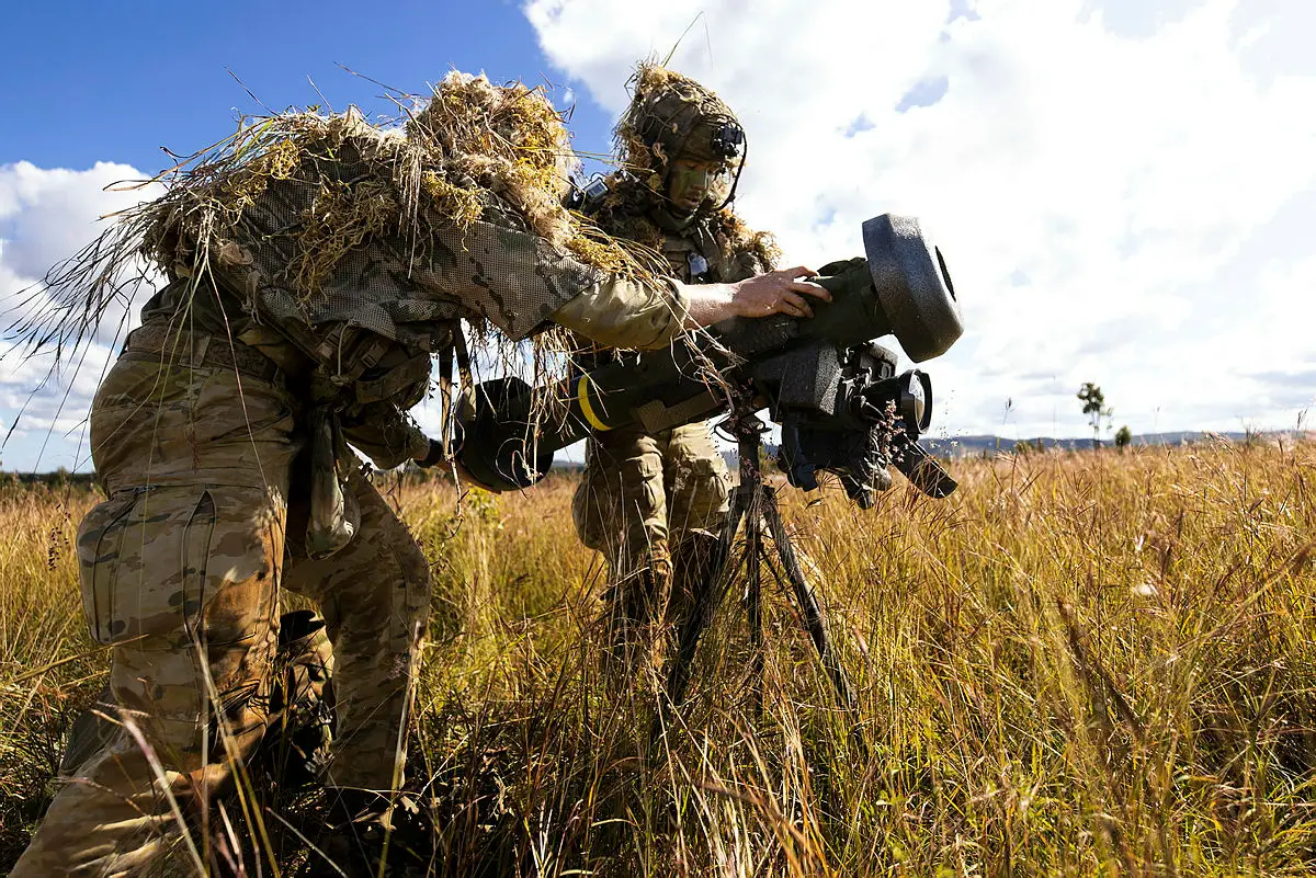 Australian Army soldiers from the 3rd Battalion, The Royal Australian Regiment, prepare a Javelin FGM-148 direct fire, guided weapon system during Exercise Kapyong Warrior at Townsville Field Training Area, Queensland.