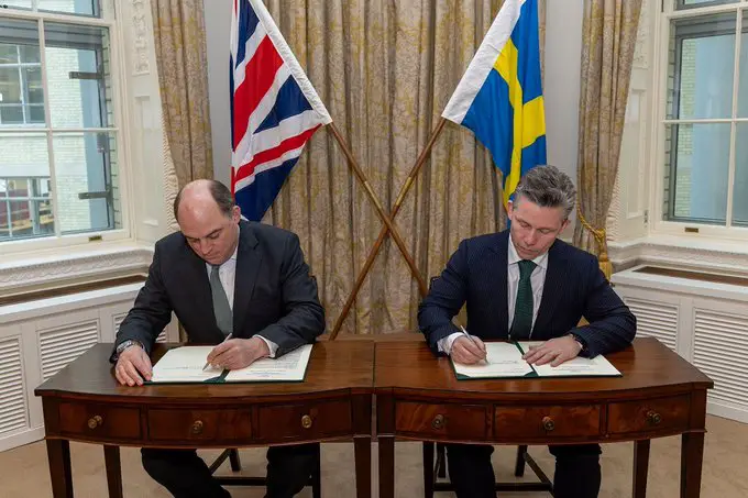 British Defence Secretary Ben Wallace (L) and his Swedish counterpart Pal Jonson signed an agreement in London on Wednesday for the sale of 14 Archer self-propelled guns and of additional ammunition for the Carl Gustav recoilless rifle. Archer will replace the AS90 guns provided by London to Ukraine.