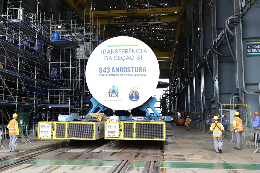 Brazilian Navy Begins Transferring Sections of Submarine Angostura to Shipyard