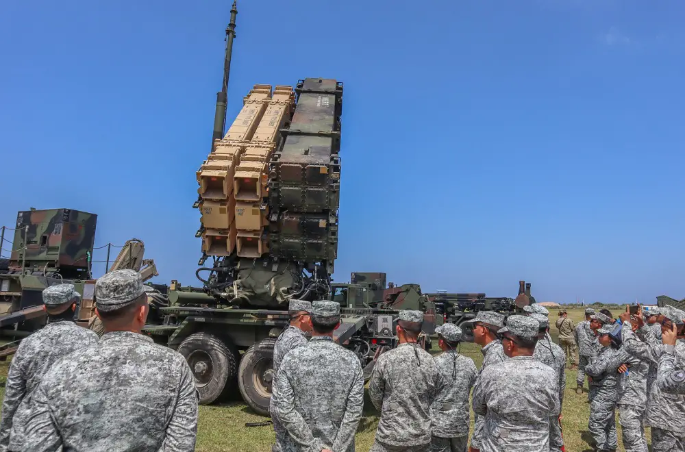 960th AMDG personnel inspecting the Missile launcher and Patriot Missile of the 38th Air Defense Artillery Brigade.
