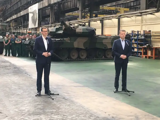 Polish Prime Minister Mateusz Morawiecki (L) and Deputy Prime Minister and Minister of National Defense Mariusz B?aszczak visited the Zak?ady Mechaniczne "Bumar-?ab?dy" SA plant in Gliwice, where they announced that in addition to seervicing Leopard 2 tanks the plant will also produce Krab 155mm self-propelled howitzers.