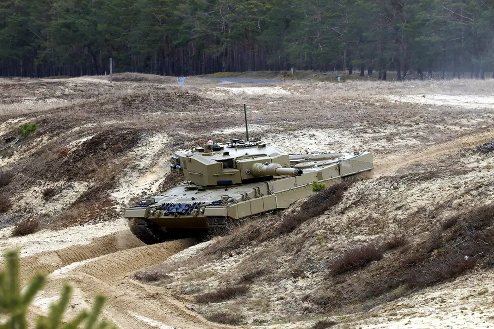 Slovak Armed Forces Take Delivery of Second Leopard 2A4 Main Battle Tank