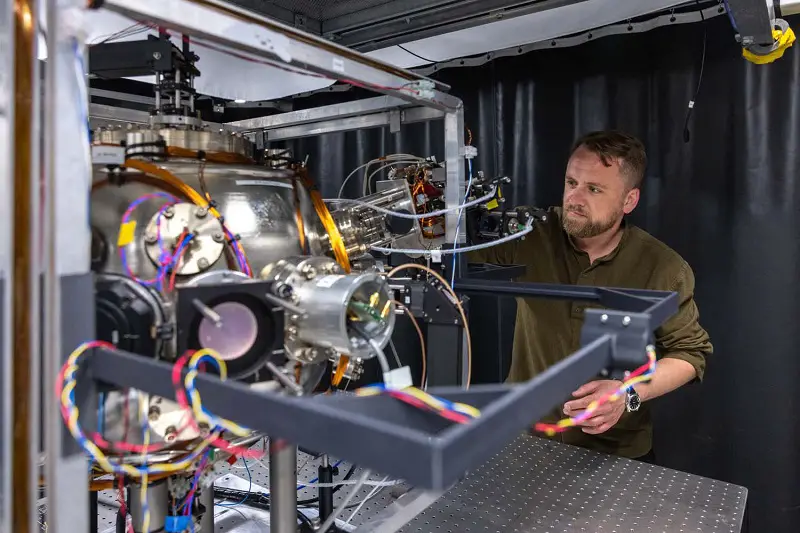 Newly developed quantum accelerometer aboard UK RN’s XV Patrick Blackett. 