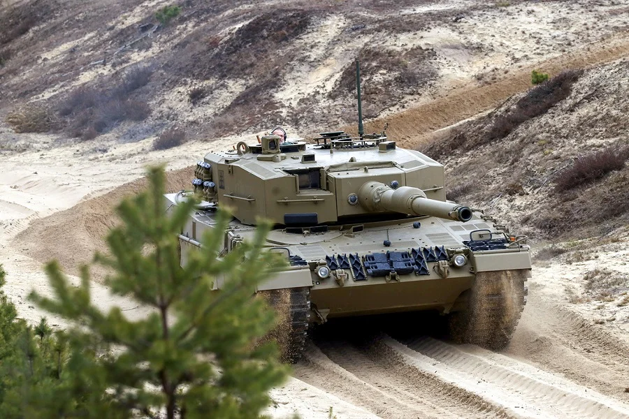 Slovak Armed Forces Take Delivery of Third Leopard 2A4 Main Battle Tank