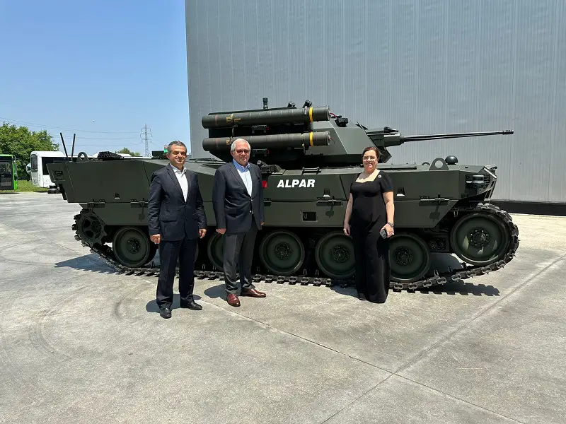Otokar introduced the ALPAR Heavy Class Unmanned Combat Ground Vehicle at the press conference held at its Sakarya Arifiye factory.
