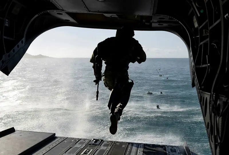 The Australian Amphibious Force, supported by an Australian Army CH-47 Chinook from 5th Aviation Regiment and soldiers from 2nd Battalion, The Royal Australian Regiment, conduct helocasting near HMAS Adelaide during Exercise Sea Explorer 2023.
