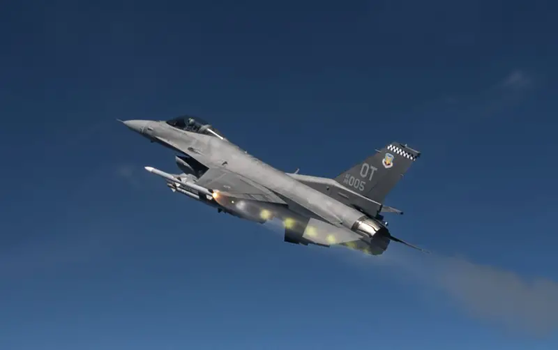 F-16 Fighting Falcon Fires AIM-120D-3 in Final Test of Newest AMRAAM Variant