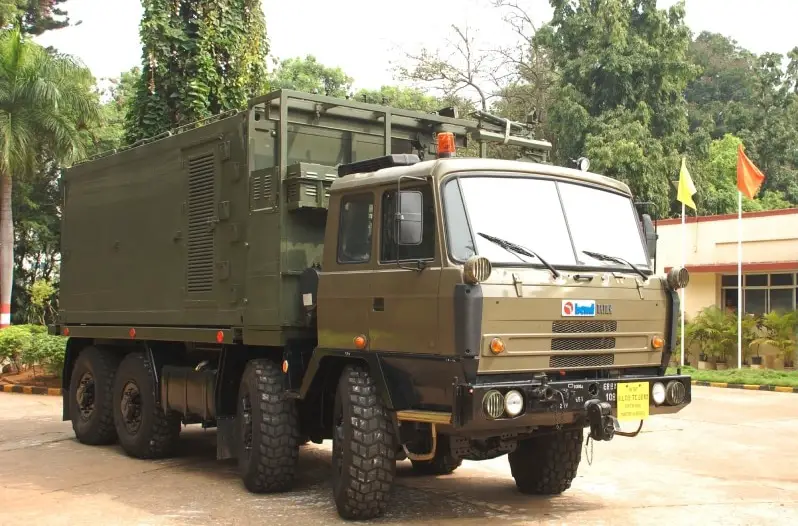The Command Post Vehicle is a fully enclosed metallic container mounted on a BEML High Mobility Vehicle (HMV) T-815 27 ER 96 28 300 8×8 1R/50T(Euro-II) vehicle.