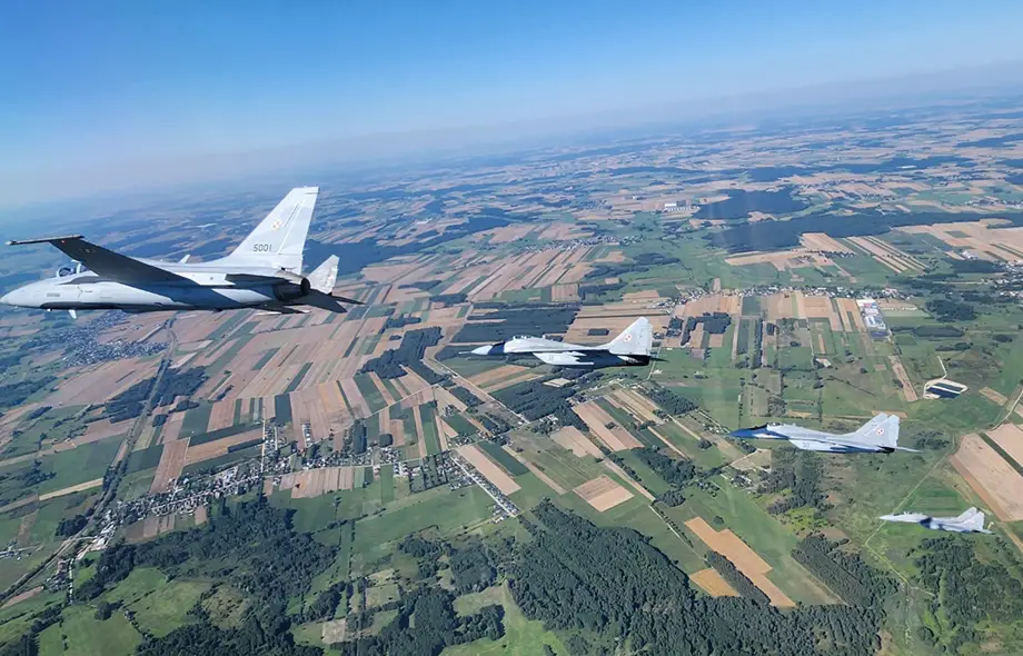 The FA-50GF jets, developed by Korea Aerospace Industries (KAI), soared above Warsaw’s skies in formation with Poland’s Mig-29s.