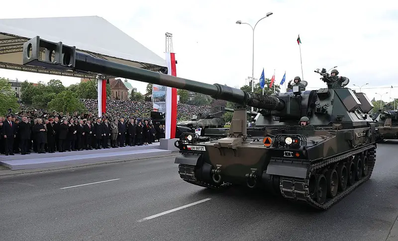 An AHS Krab during a parade in Poland.