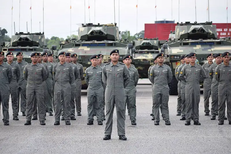The Malaysian Army's Royal Armoured Corps relocates 26 Gempita 8x8 