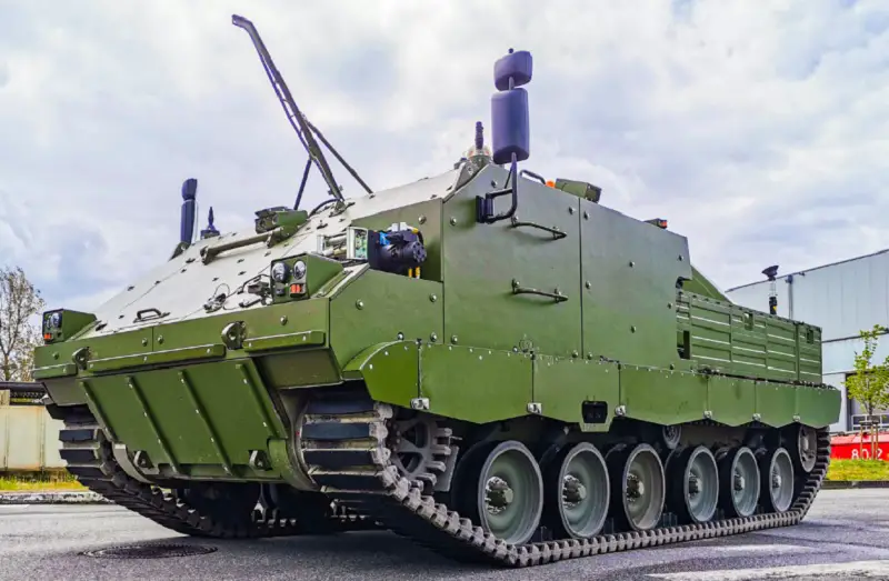 The Mobile Ground Based Air Defence System uses the ACSV G5 chassis. The armoured vehicle is designed by the German company Flensburger Fahrzeugbau GmbH, and is manufactured in Norway at the Ritek factory.