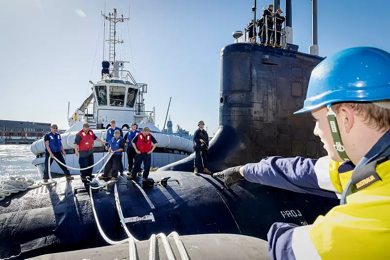 Crew members of the United States Navy Virginia-class submarine USS North Carolina (SSN 777) prepare the lines as the submarine approaches ashore at Fleet Base West, Rockingham, Western Australia.
