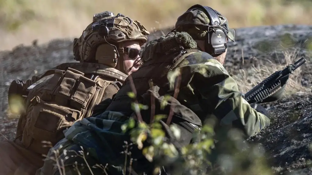 US Marine Corps and Stockholm Marine Regiment Conceal in the Archipelago