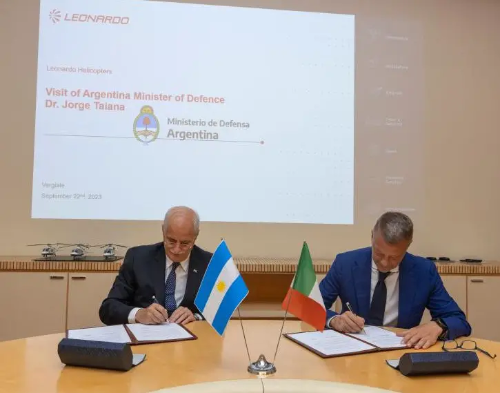 Argentine Defense Minister Jorge Taiana signs a Letter of Intent for eight AW-109 helicopters with Leonardo Helicopters CEO Gian Piero Cutillo. 