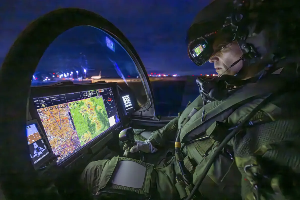 Striker II displays data directly onto the pilot’s helmet visor, providing an augmented reality of the real world alongside mission critical information right before their eyes. 