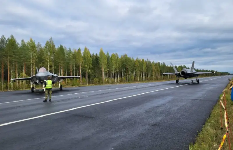 Norwegian F-35A takeoff from highway in Finland for the first time. 