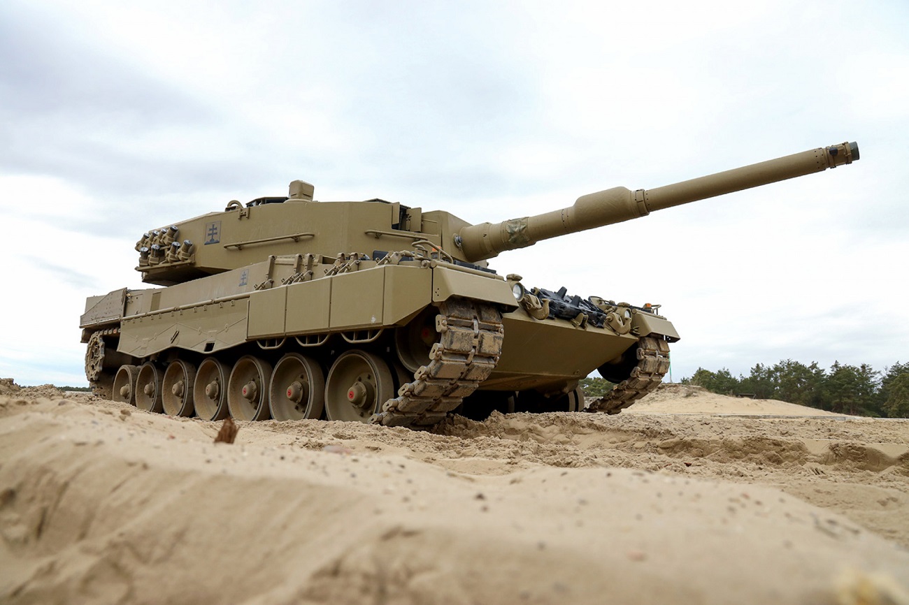 Slovak Army Receives More Leopard 2A4 Main Battle Tanks from Germany