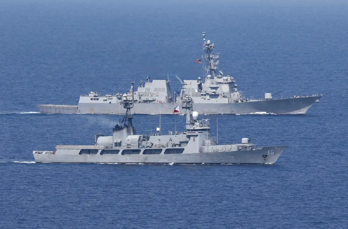 US Navy Destroyer Conducts Bilateral Sail with Philippine Navy OPV in South China Sea