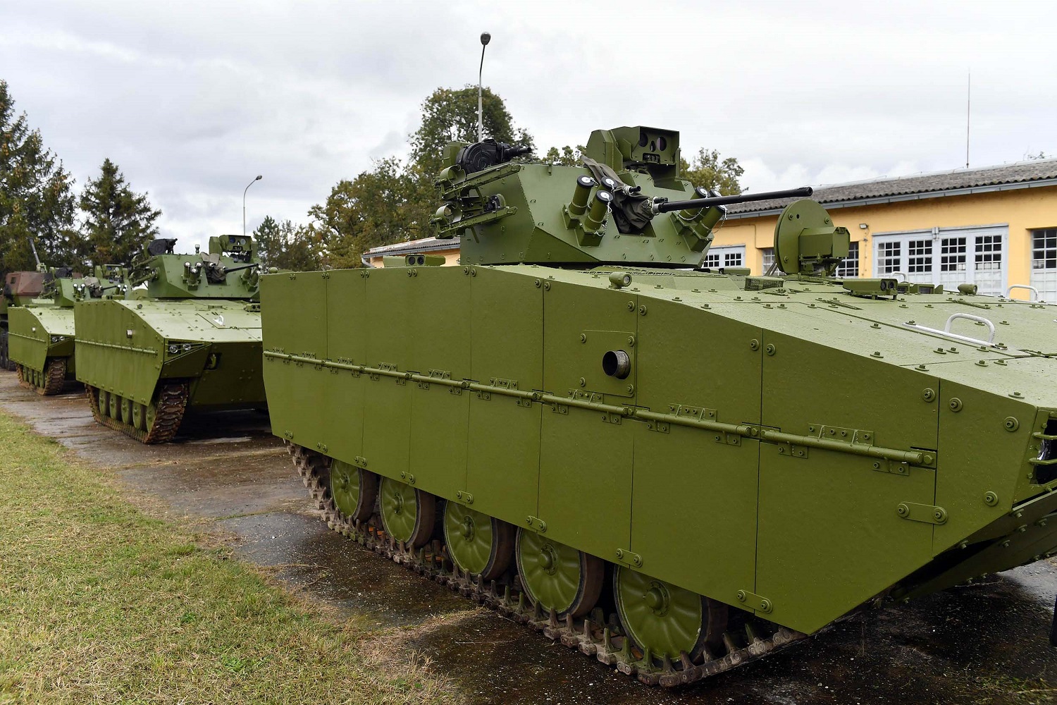M80AB1 tracked armoured fighting vehicles