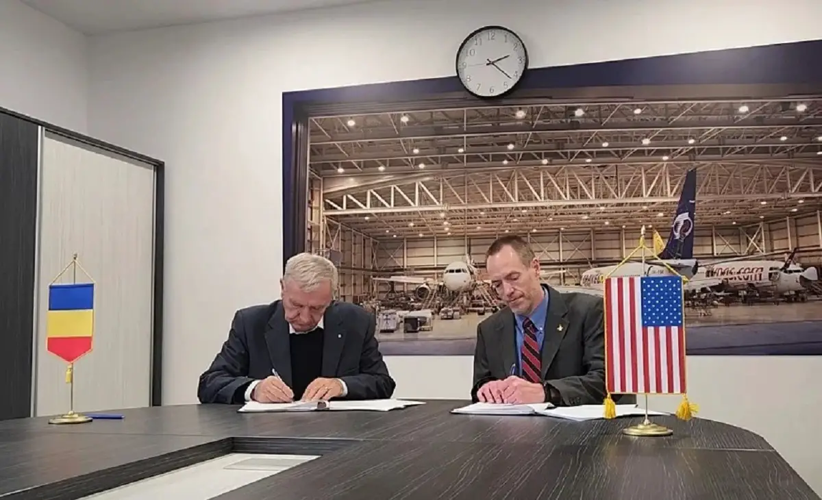 Aerostar President and CEO Grigore Filip and Derco President and General Manager Todd Morar (left to right) sign an agreement to repair landing gear, wheels and brakes for Romania’s F-16 fleet, strengthening the aerospace and defence industry.
