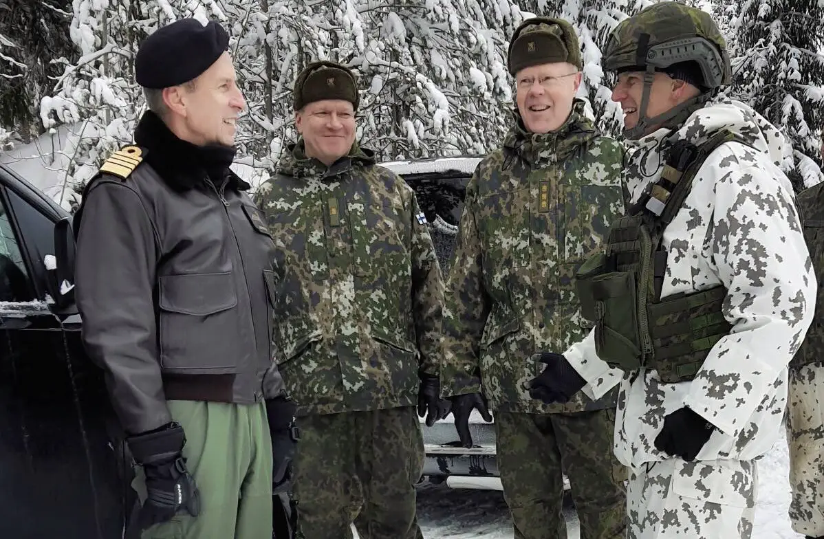 DSACEUR, Admiral Sir Keith Blount familiarised himself with the exercise Repo 23, led by the Karelia Brigade. In the photo Admiral Blount, Commander of the Karelia Brigade, Brigade General Jyri Raitasalo, Commander of the Defence Command, Lieutenant General Vesa Virtanen and the Commander of the Finnish Army, Lieutenant General Pasi Välimäki.