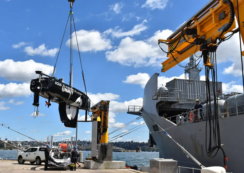 The bluebottle is transferred to the deck of HMNZS Aotearoa in Sydney before being transported to devonport naval base.