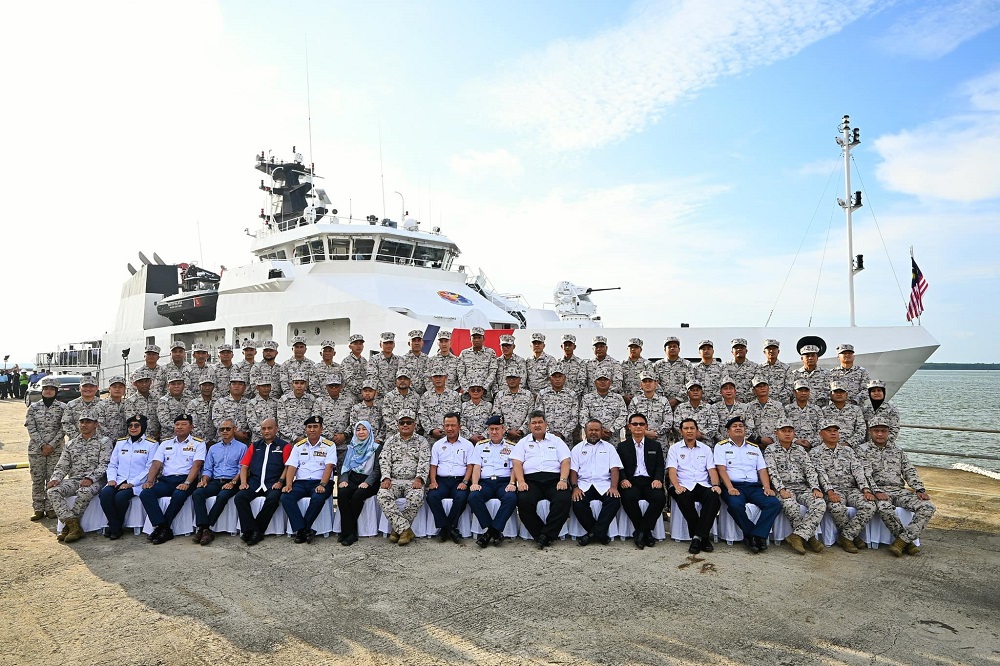 Home Ministry Secretary-general Datuk Ruji Ubi officiated the ceremony at the TH Heavy Engineering (THHE) Fabricators jetty at Pulau Indah, Port Klang on December 2.