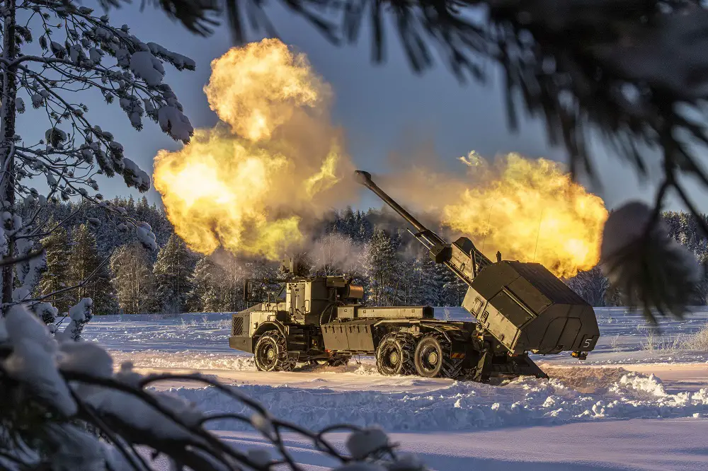 This was the first time the two detachments have conducted a live fire mission and ammunition replenishment without the support of the Swedish Army, and the challenges not only included the harsh Nordic weather but also a re-education from the tracked gun they are familiar with.