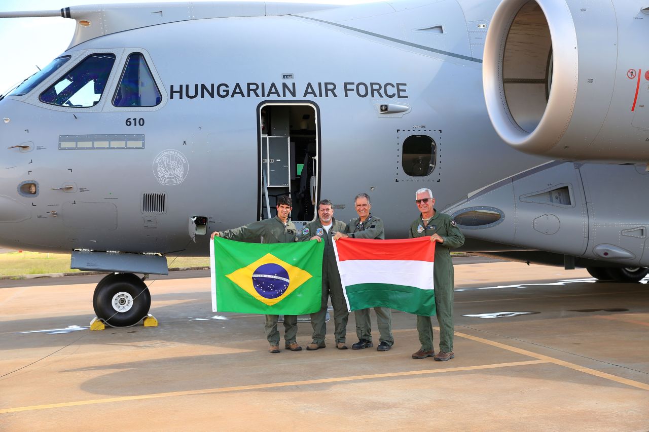 The first C-390 Millennium of the Hungarian Air Force has successfully completed its maiden flight yesterday in Gavião Peixoto. 
