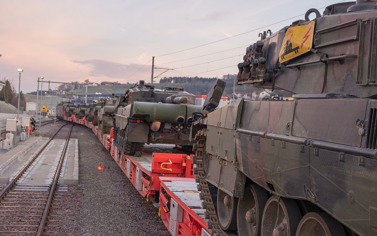 Switzerland Hands Over First Batch of Leopard 2 A4 Main Battle Tanks to Rheinmetall