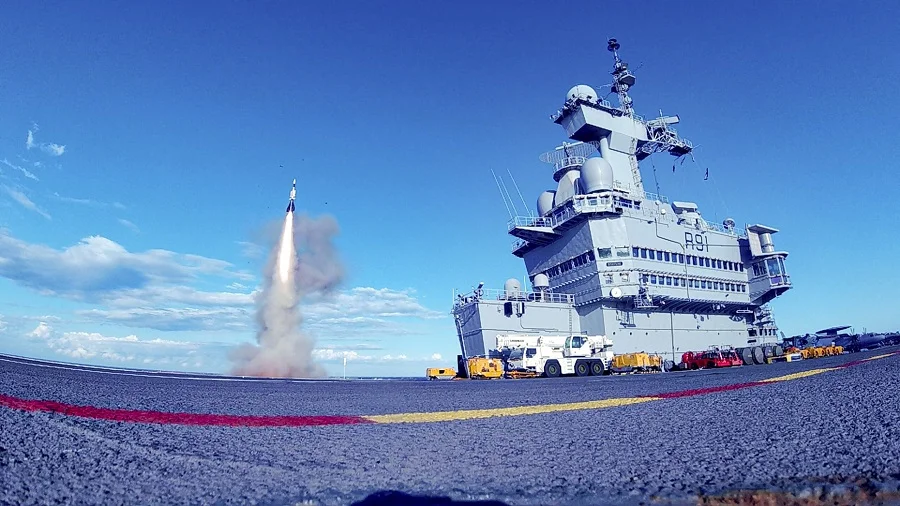The French Navy has successfully launched air defense missiles from the aircraft carrier Charles de Gaulle
