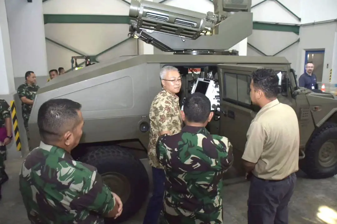 Indonesian Marine Corps Commander Inspects Air Defense Equipment Facility