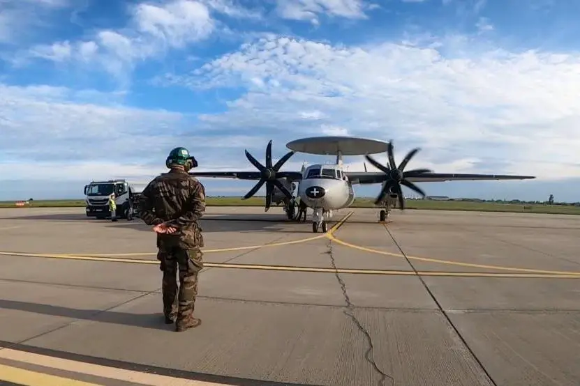 During a short stopover at Borcea Air Base, Romania, the carrier-based E2C Hawkeye conducted refuelling to be turned around for another mission. Photo courtesy French Navy.
