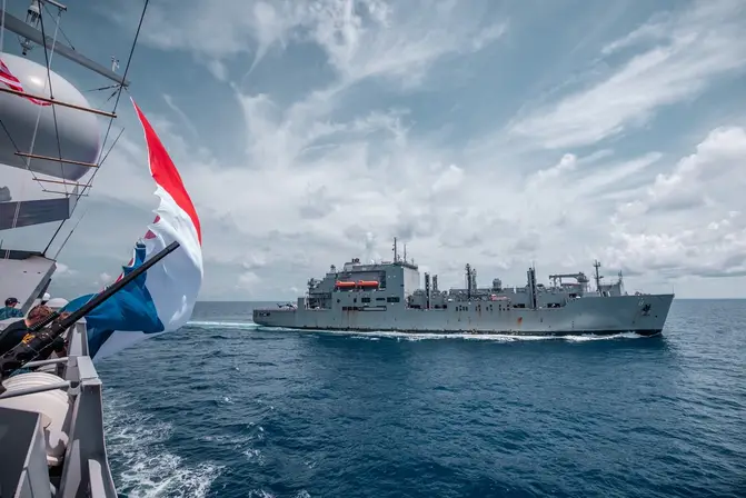 The right of free oceans and free passage for shipping is crucial to the global economy. With its presence in the Info-Pacific, HNLMS Tromp underlines the importance of free passage. In the region she works with partners who have common interests. Following the visit to Indonesia, HNLMS Tromp conducts a Replenishment At Sea with USS Wally Schirra.