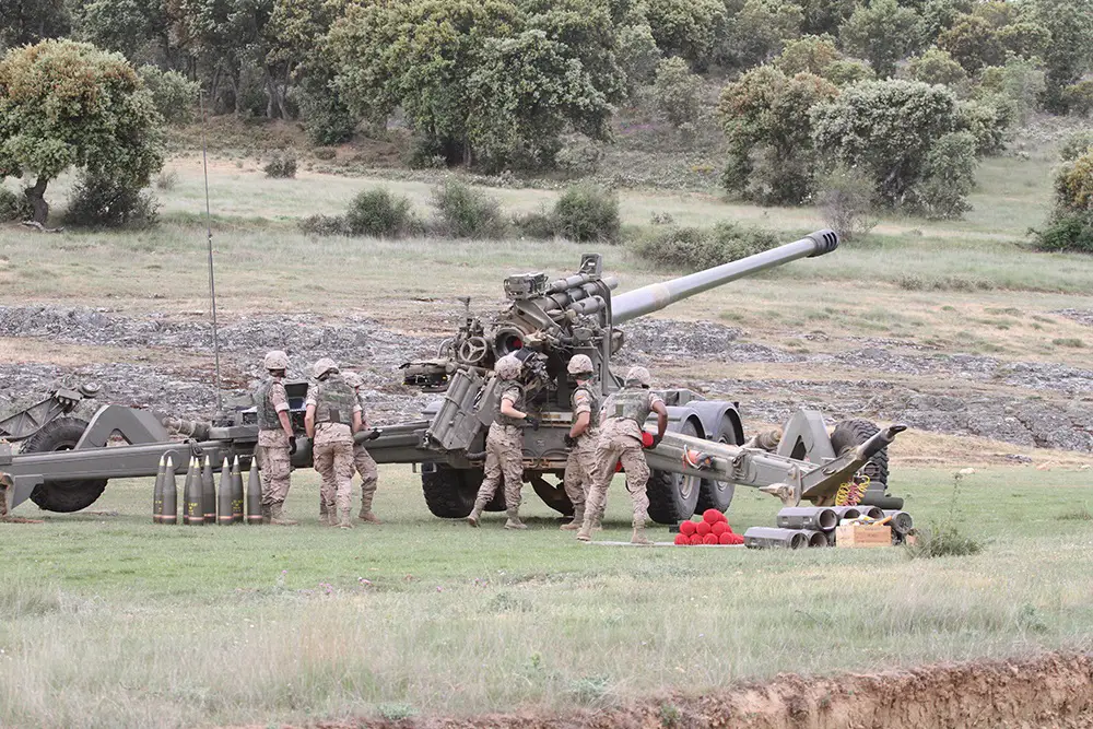 SIAC 155/52 caliber towed howitzer with self-propelled capabilities