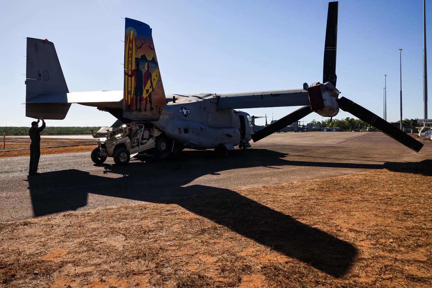 Royal Marines Load Lightweight Vehicles Onto US Marines’ Osprey MV-22 for the First Time