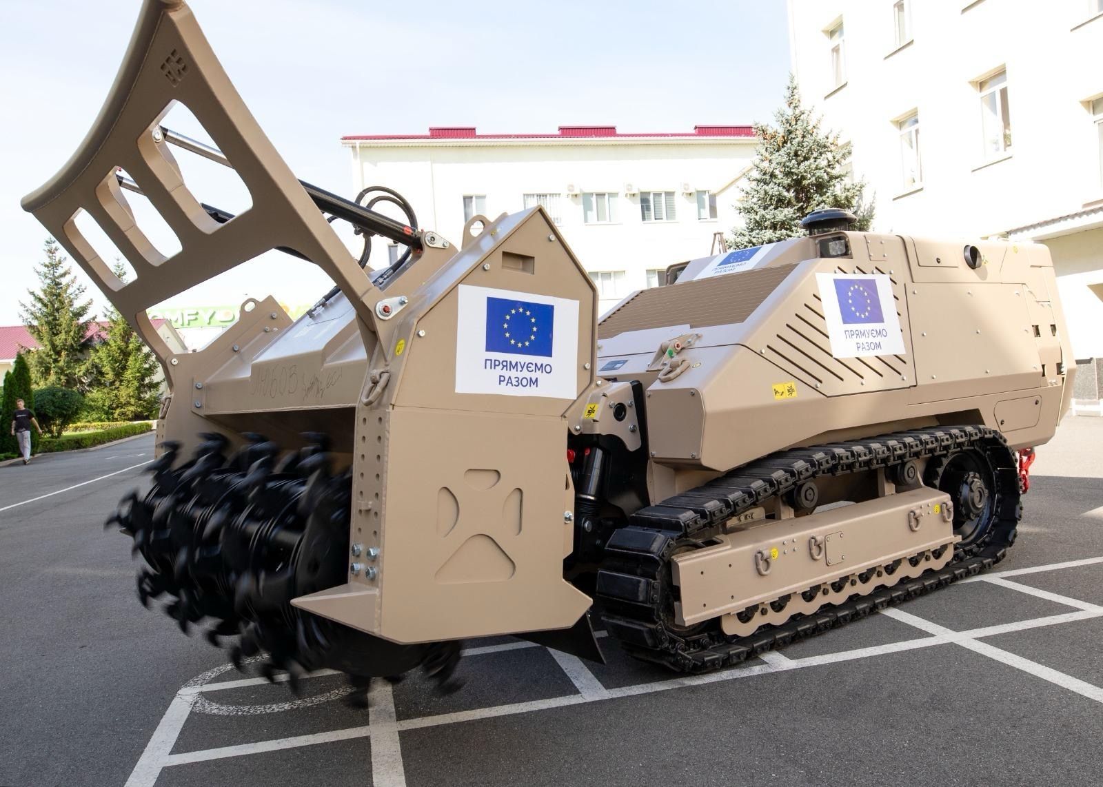 EU Continues Providing Ukraine with GCS-200 Mine-clearing Machines and Demining Equipment