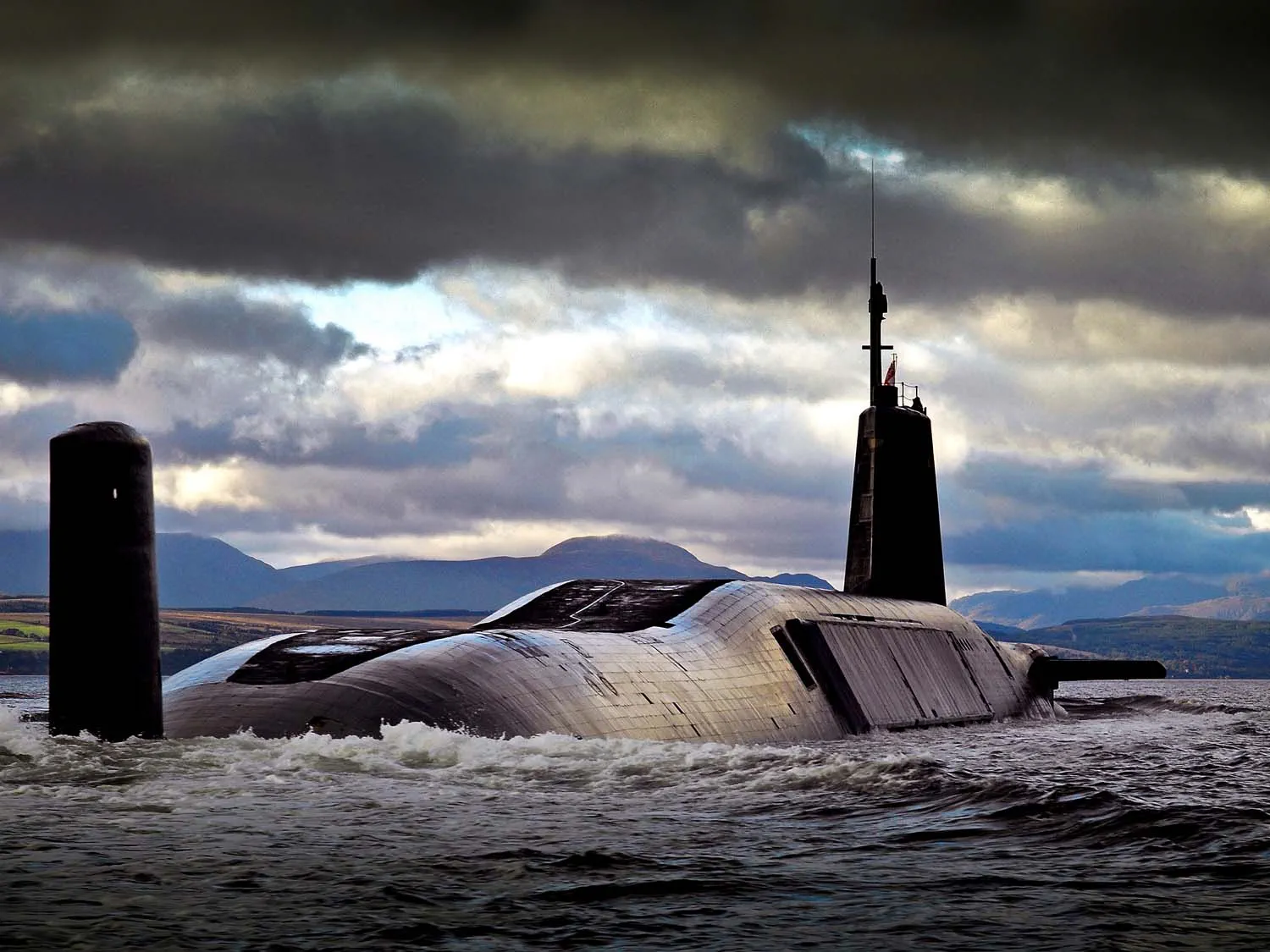 Royal Navy’s Vanguard-class Submarine Successfully Test Spearfish Torpedo