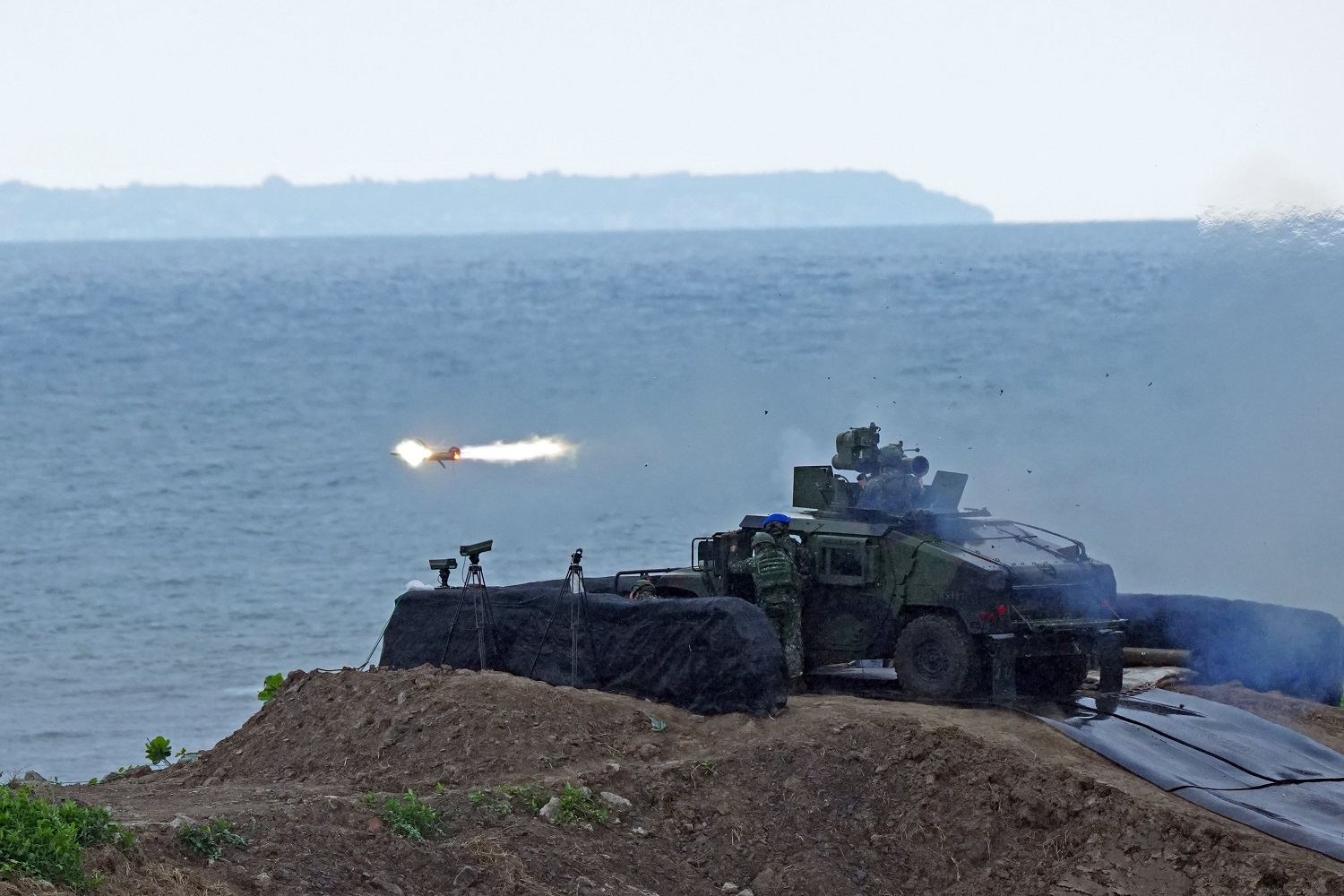 Taiwan Conducts Anti-Amphibious Drills with TOW Missiles Amid Rising Tensions with China