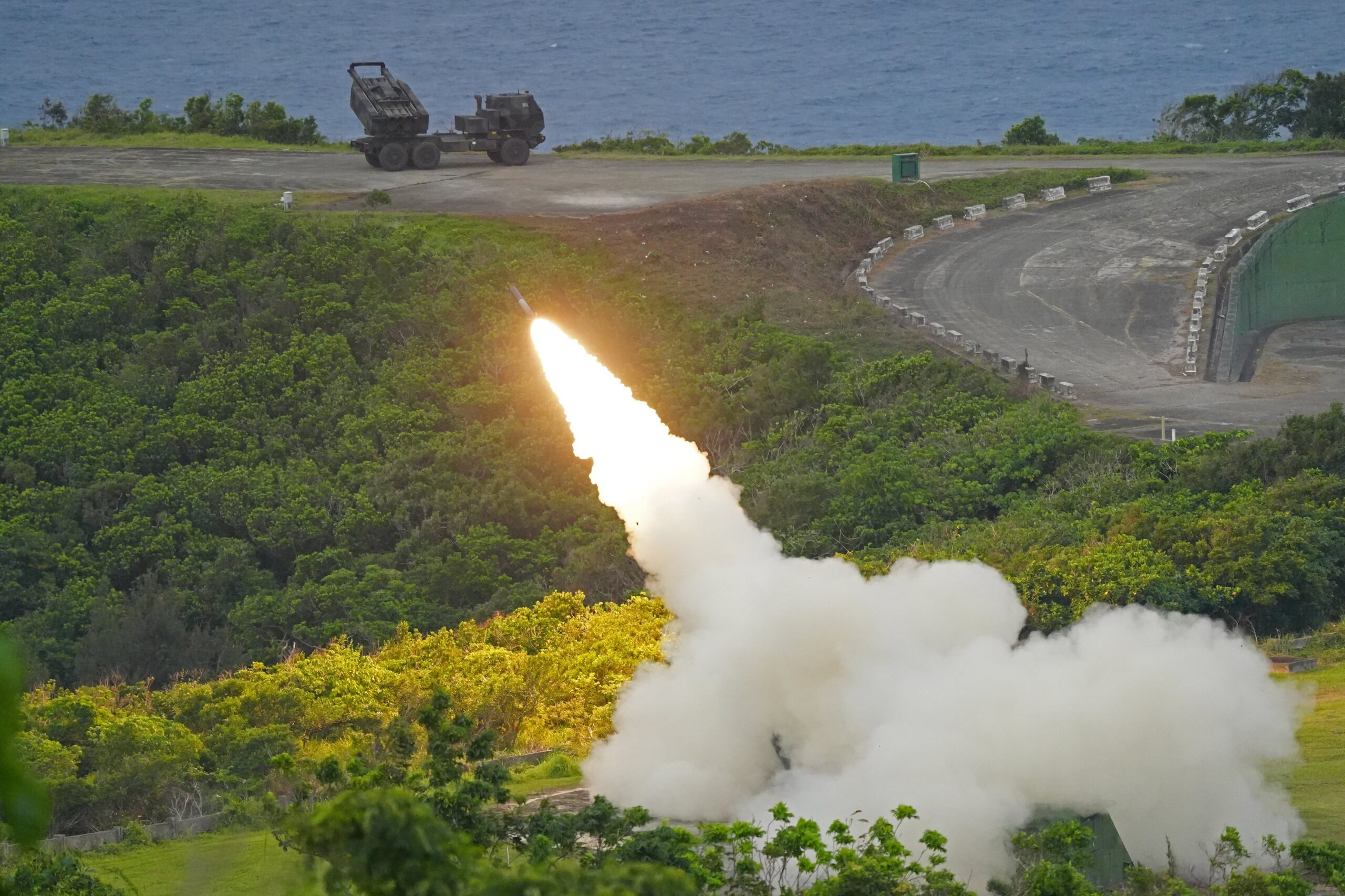 Taiwan Conducts Maiden Live-Fire Test of US-Supplied HIMARS Amid Rising Tensions with China