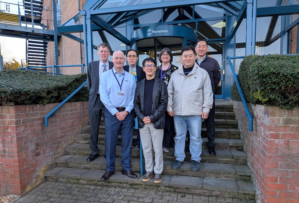 Blighter and partner JoongAng Advanced Materials. Left to right: Mark Radford, James Long, Dr. Siuk Lee, Charles Jung, Kate Berry, Junhwa Jung, Ryan Jung