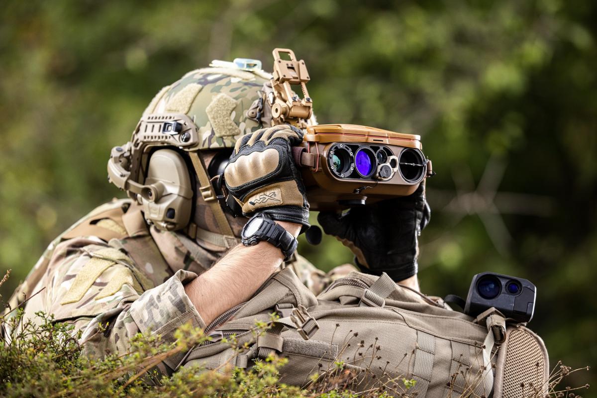 JIM COMPACT  lightweight, multifunctional, long-range binocular system
