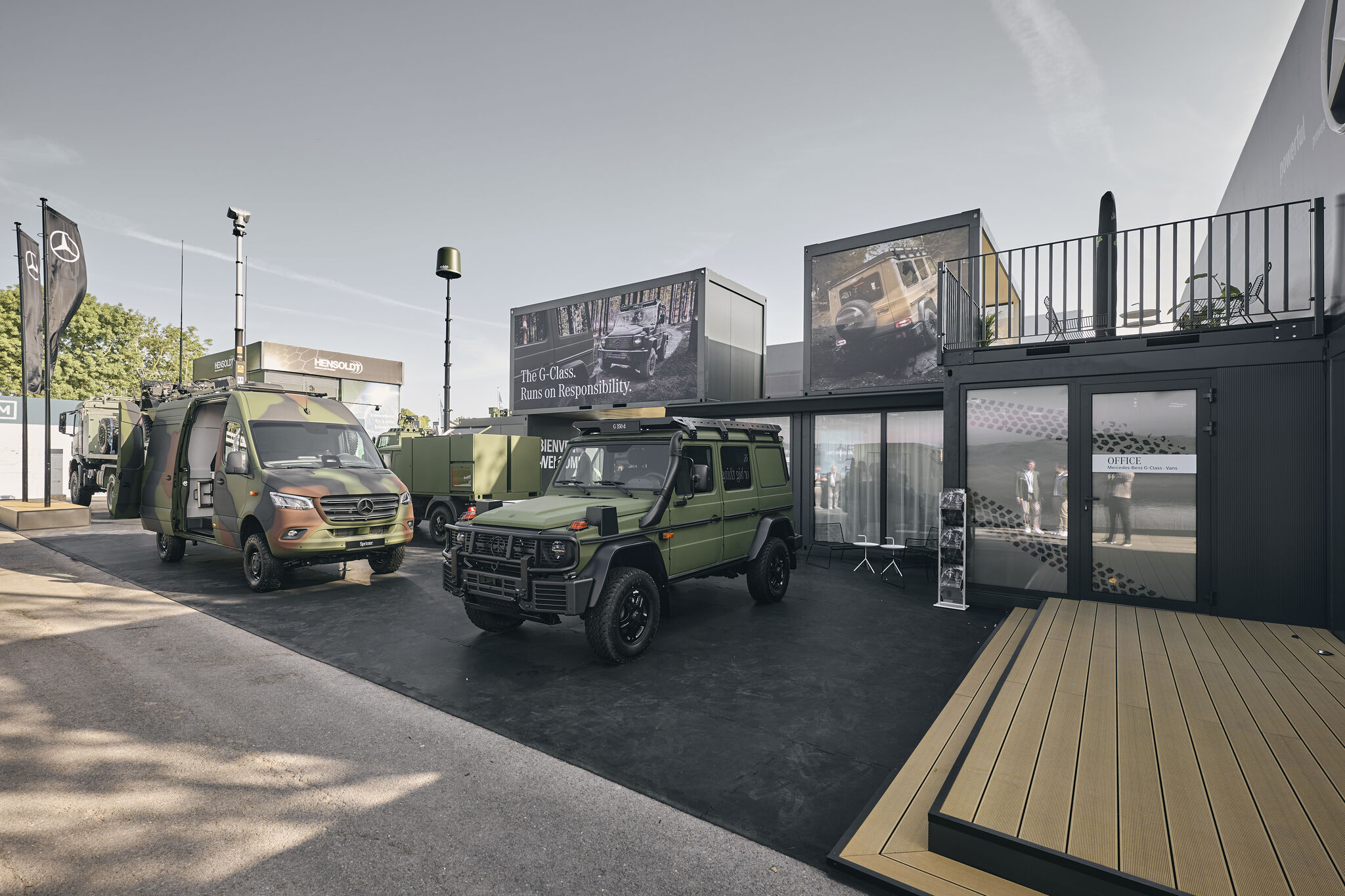At Eurosatory 2026, Mercedes‑Benz presented a vehicle combination consisting of a specially converted Sprinter and a G‑Class – developed in cooperation with start-up Tytan Technologies. 