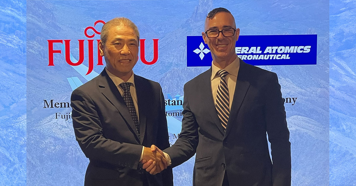 Kenichiro Miyazaki (left) from Fujitsu Limited and Zachary Stang from General Atomics Global signed an MOU.
