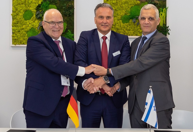 HENSOLDT CEO Thomas Müller, Helmut Rauch, CEO Diehl Defence and Yoav Har-Even, CEO Rafael. (Photo by Diehl Defence)
