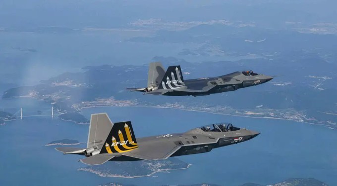 Prototypes 003 and 004 of south korean indigenous KF-21 Boramae fighter jet during flight testing. (Photo by DAPA)
